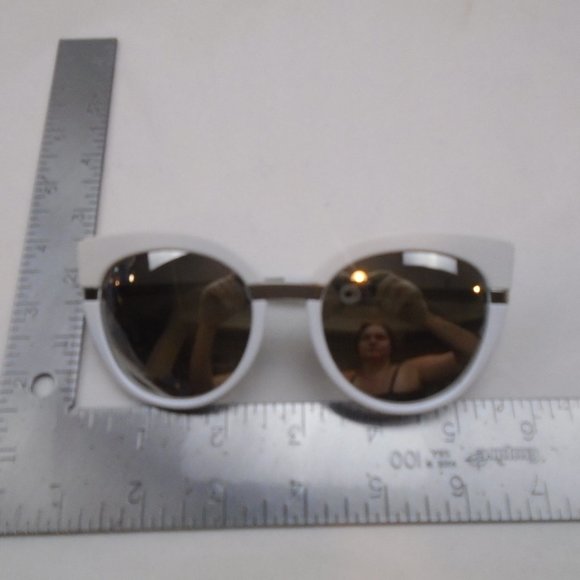 LAUNDRY CAT EYE MIRROR LENS WHITE SILVER SPRING